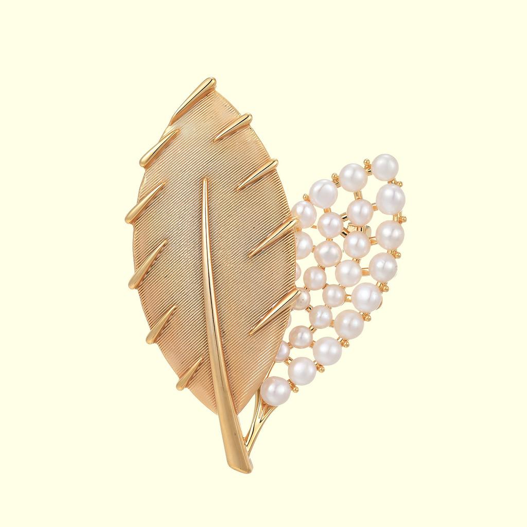 Light luxury high-end design pearl leaf brooch brooch high-end sense versatile temperament