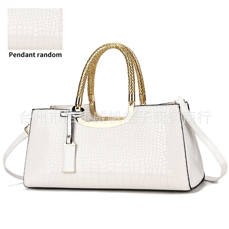 

New largecapacity bag women s commuter handbag shoulder bag embossed bright leather diagonal span bag белый