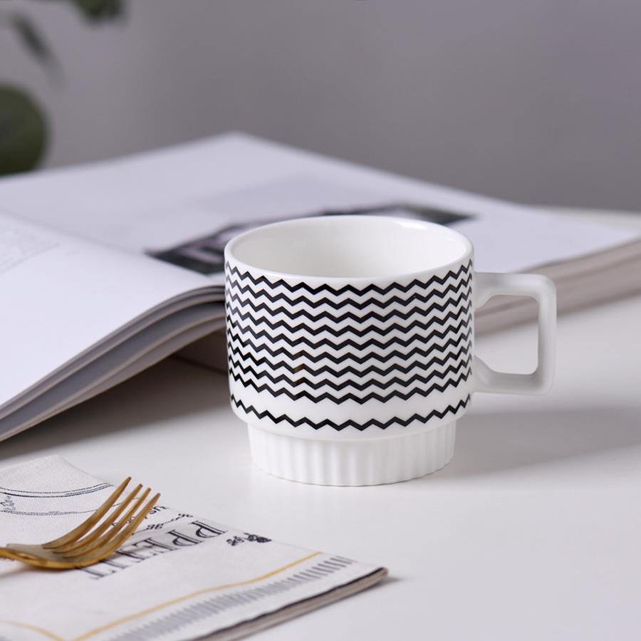 

Nordic Style Polka Dot Stripe Ceramic Mug Breakfast Milk Tea Cup with Handle 1pc чорний