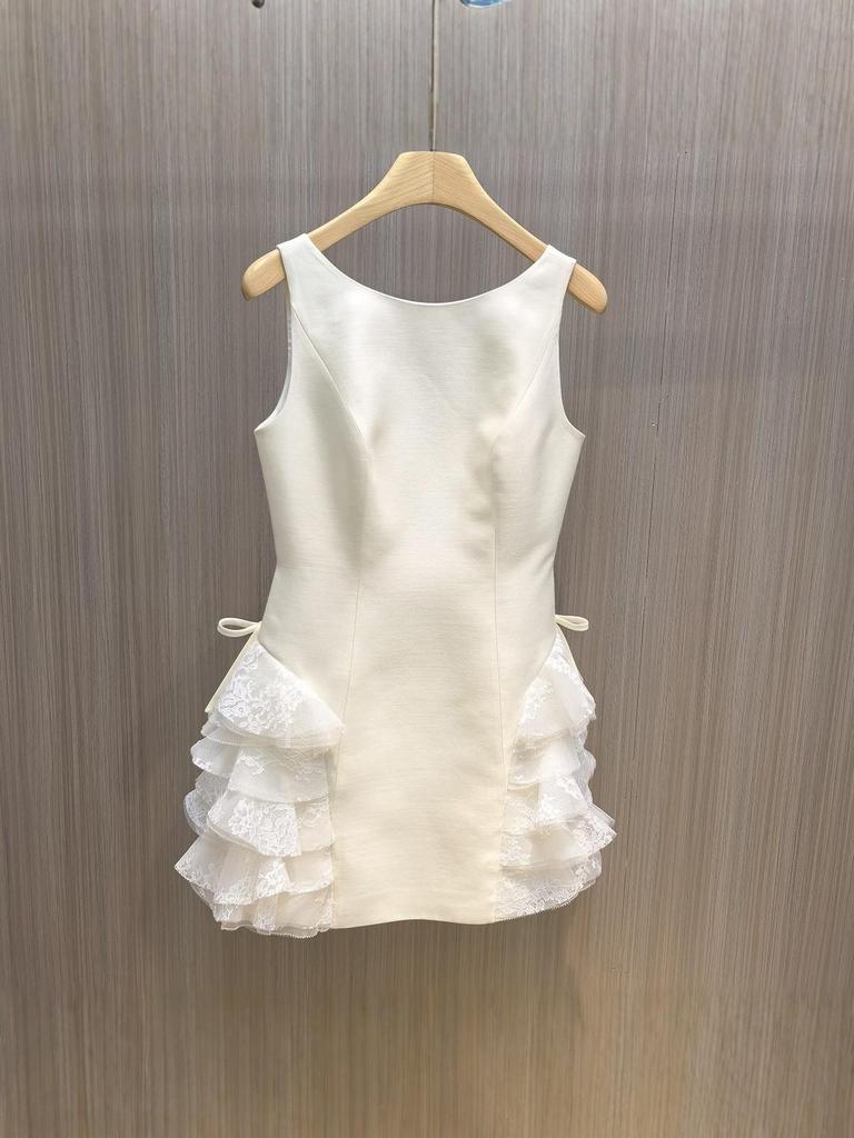 2026 Frühling Ärmelloses Spitzen-Patchwork Weißes Trägertuchkleid: Schmal geschnitten, Kurzer Rock, Rüschen- & Schleifendesign für Damen