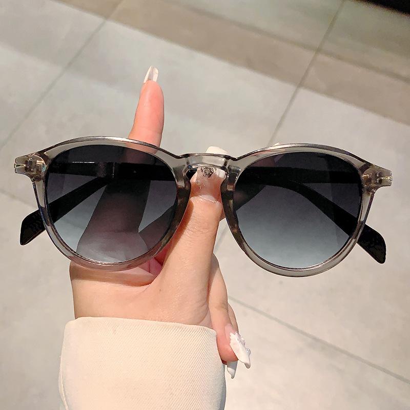 Classic Vintage Rivet Sunglasses Women For Men Sun Glasses Luxury Brand Designer Punk Popular Travel Driving Leopard Eyeglasses