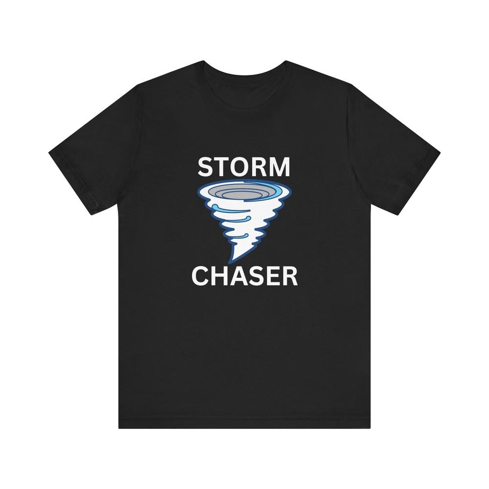 T-shirt Cacciatore di Tempeste Unisex a Maniche Corte Perfetta per gli Appassionati di Tempeste