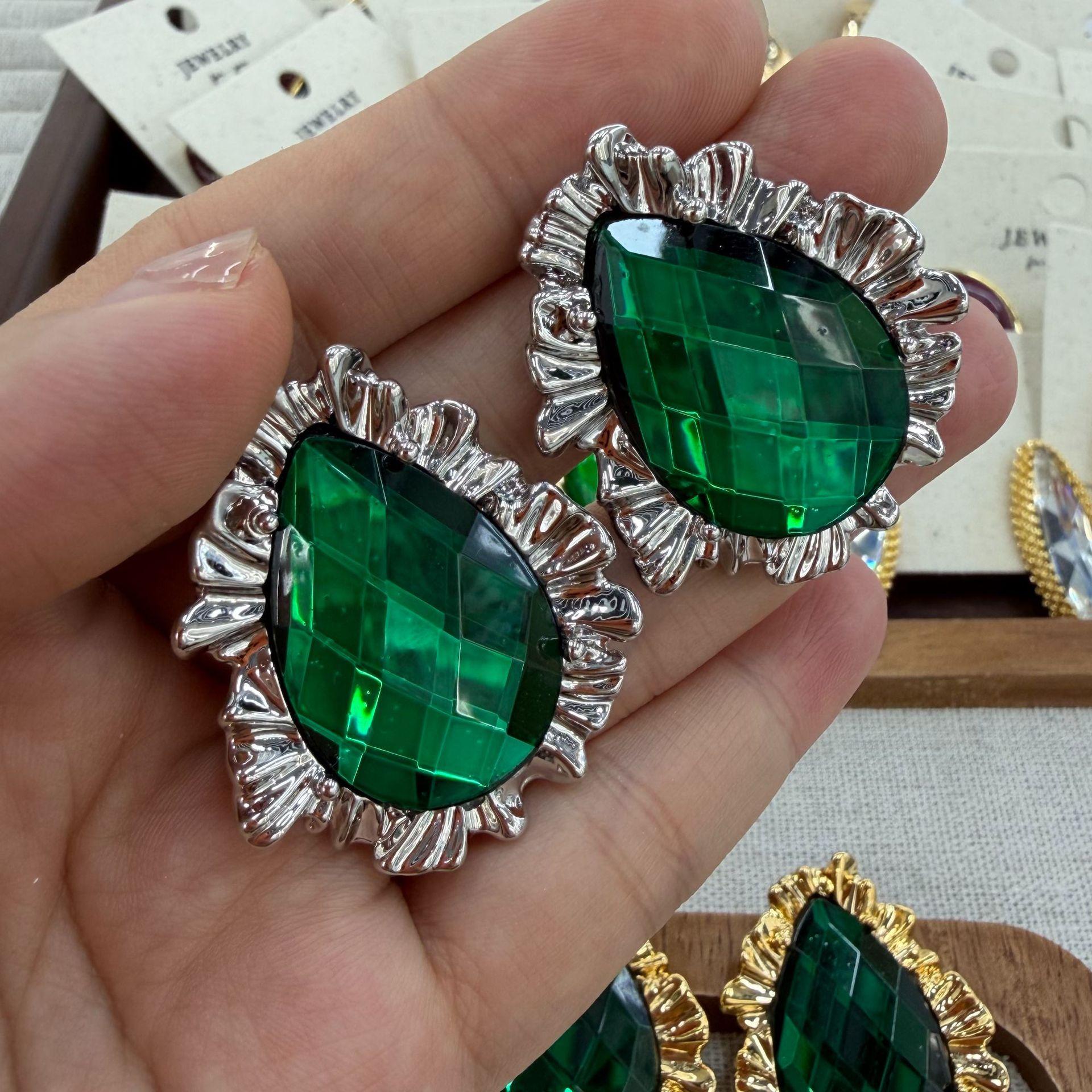 

Wind Geometric Water Drop Emerald Earrings Personalized Fashion Exaggerated Ear Jewelry