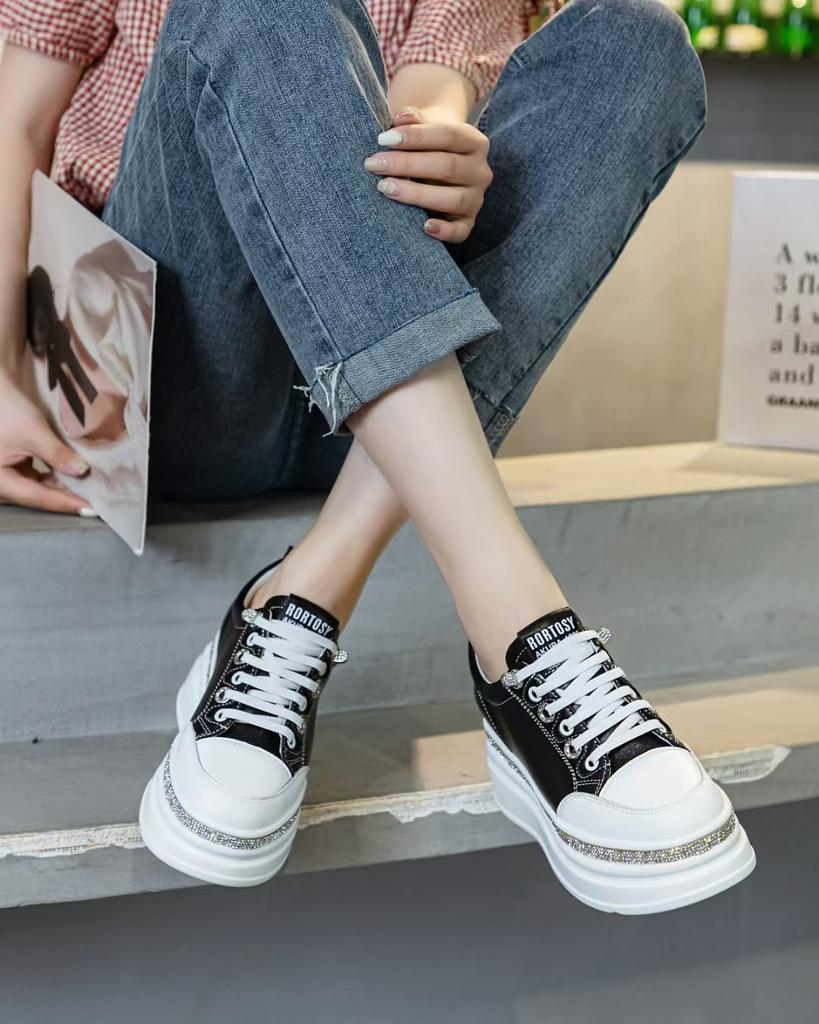 Fashion Leather Niche Platform Sports Shoes Autumn New Heightening Soft Leather Board Shoes Muffin Casual White Shoes