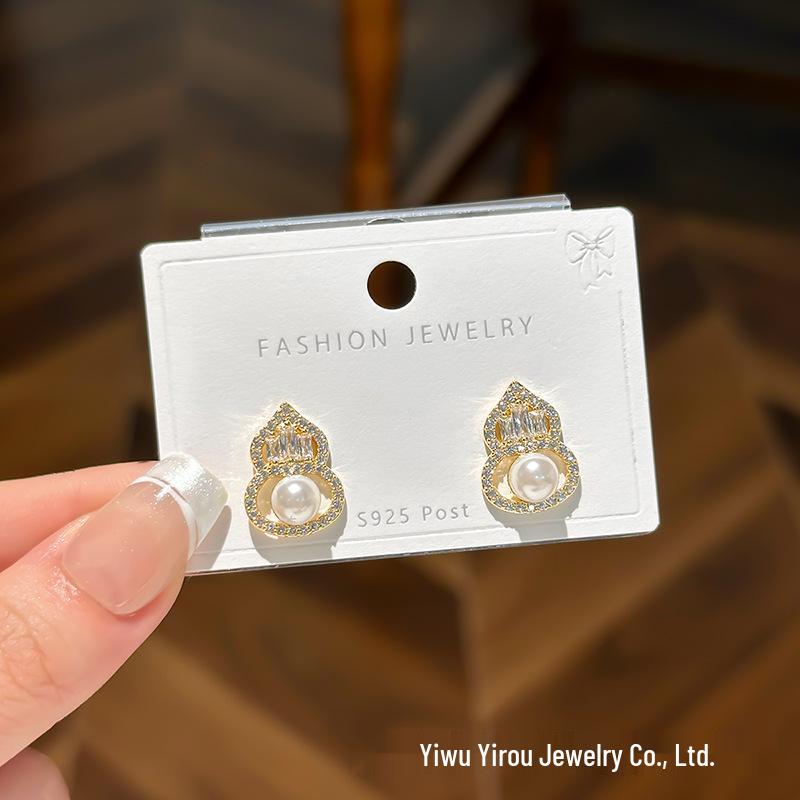 Exquisite Freshwater Pearl Gourd Stud Earrings - Light Luxury, High-End Design for Elegant Women
