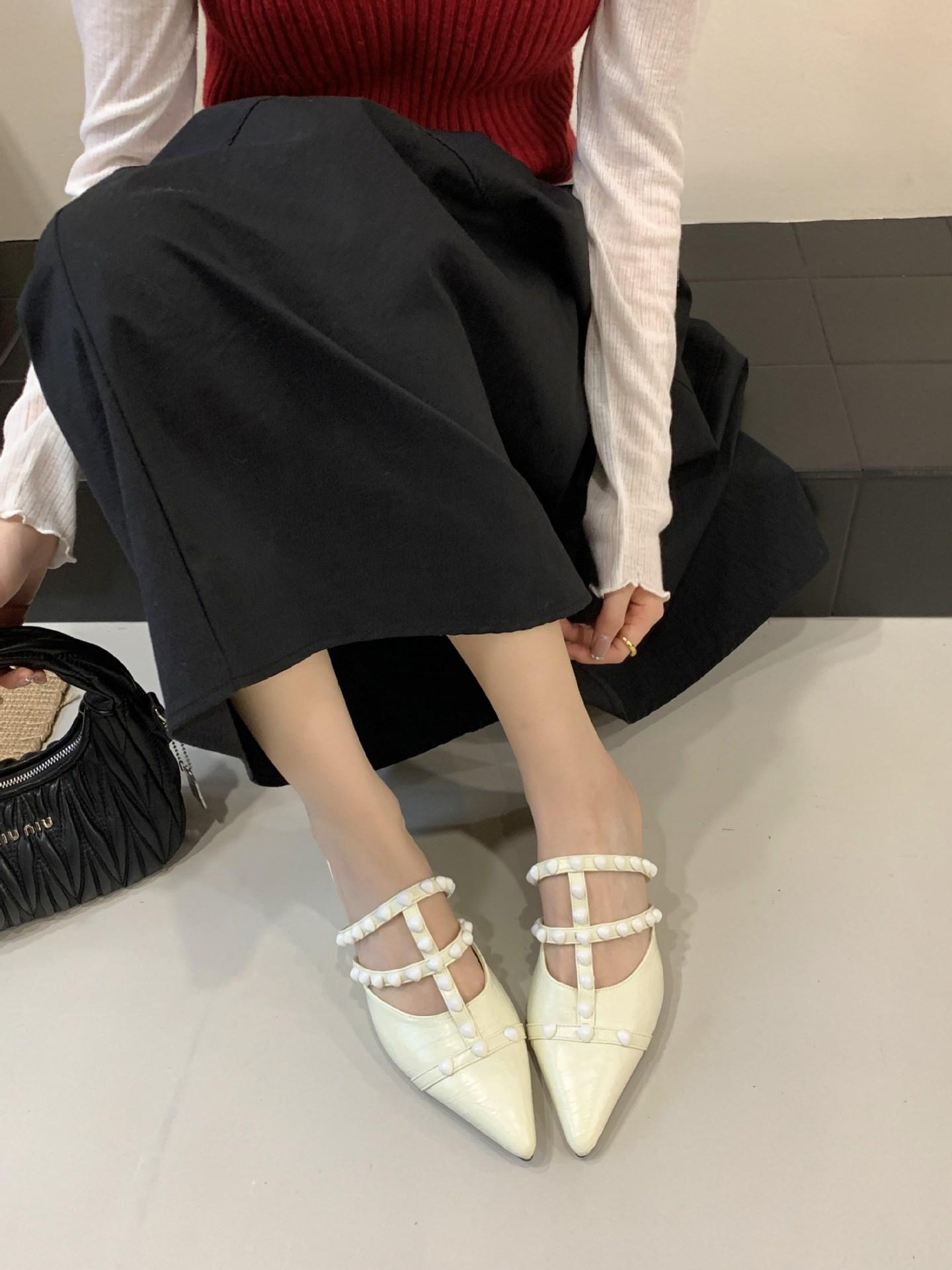 

2025 autumn new pointed thick-soled rivets hollow women s shoes belt decoration sandals 40 белый