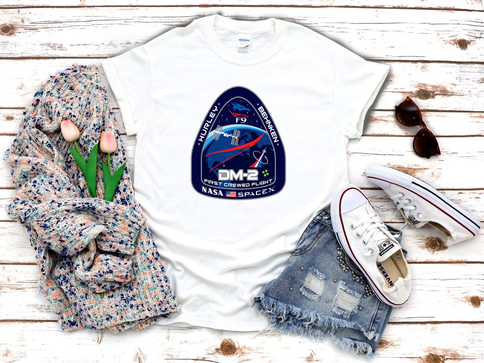 

26 NASA DM-2 SpaceX First Crewed Flight Women s 3 4 Short Sleeve T-Shirt K058 Unisex T-Shirt L