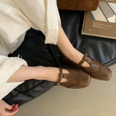 Retro buty na płaskiej podeszwie damskie wiosna i jesień nowe do dojazdów uniwersalne małe skórzane buty płytkie usta kwadratowy nosek buty Mary Jane