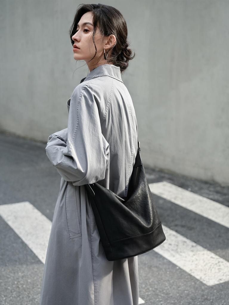 Qiu Zhen Women's Large Capacity Crossbody Hobo Bag, Grid Pattern, Vegetable Tanned Sheepskin, Double Handle.