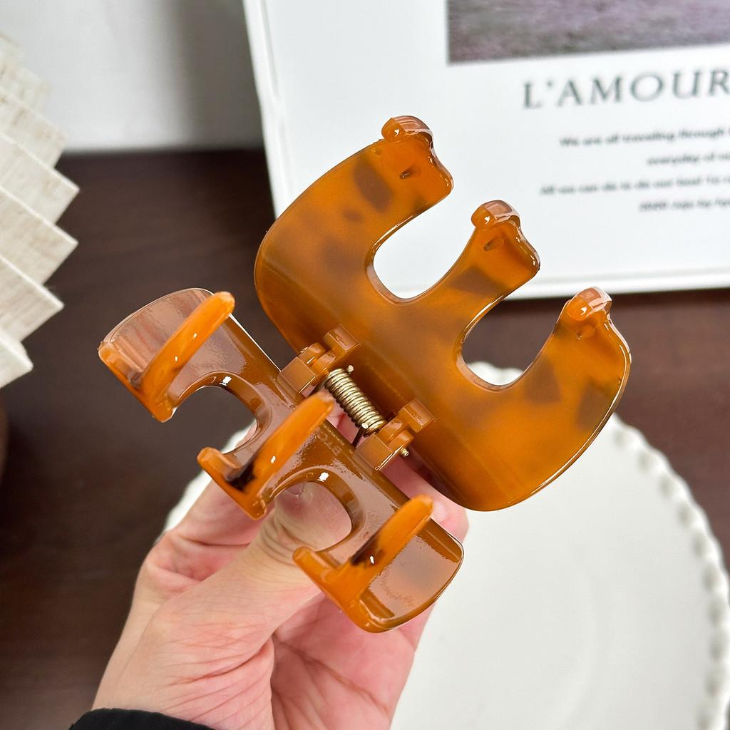 Sophisticated Hair Resin Clips With Heart Design Ideal For Everyday Wear And Events Special