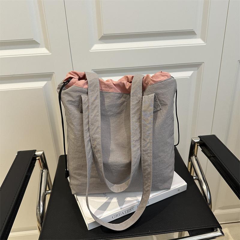 Women's Retro Fashion Shoulder Bag Drawstring Leisure Bag 2025 Early Spring New Foreign Style Tote Bag Bag Women's Bag Tide