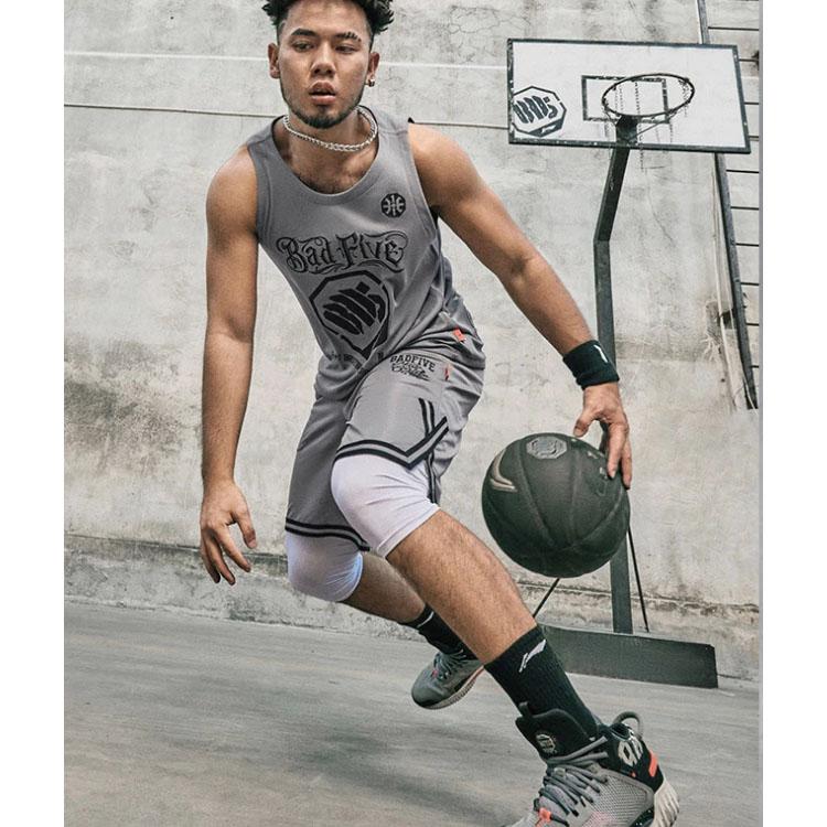 Li Ning Logo Color Block Quick-Dry Straight Basketball Shorts Men Shorts Shark-Gray AAPT033-6