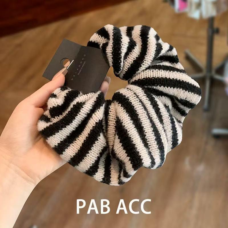 

Корейская черно-белая вязаная полосатая резинка-скранчи - Осенне-зимняя шерстяная резинка для волос