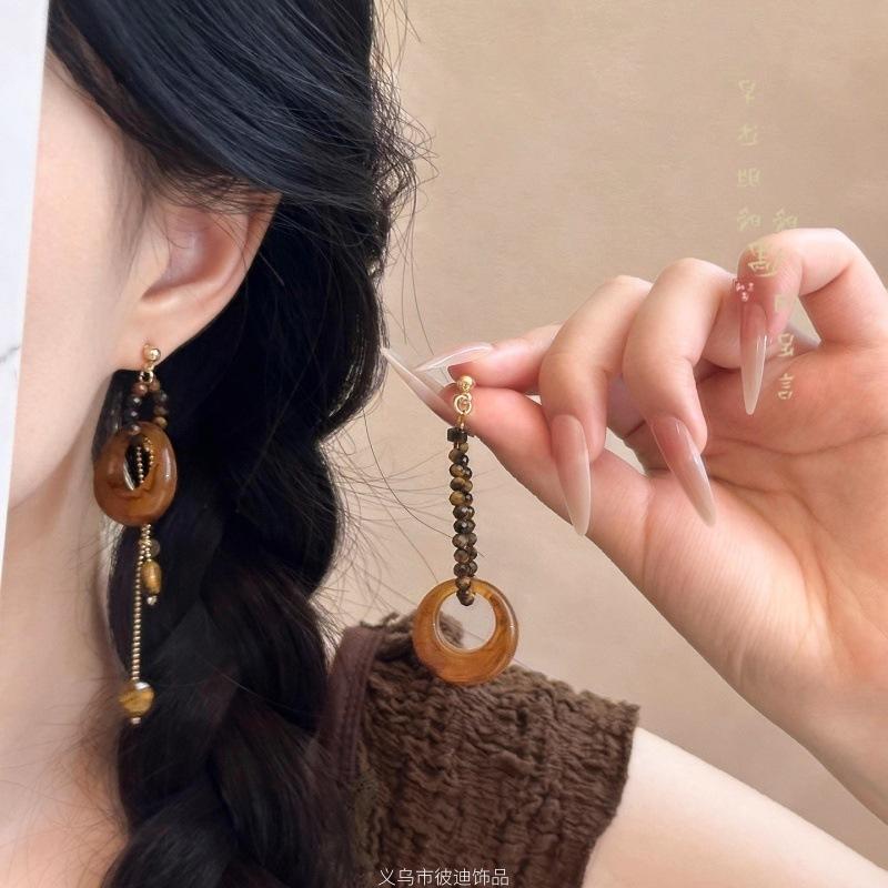 Orecchini con Gocce e Frange a Fioretti Texturizzati Shell Stile Etnico Gancio Versatile Senso di Design Orecchini di Nicchia