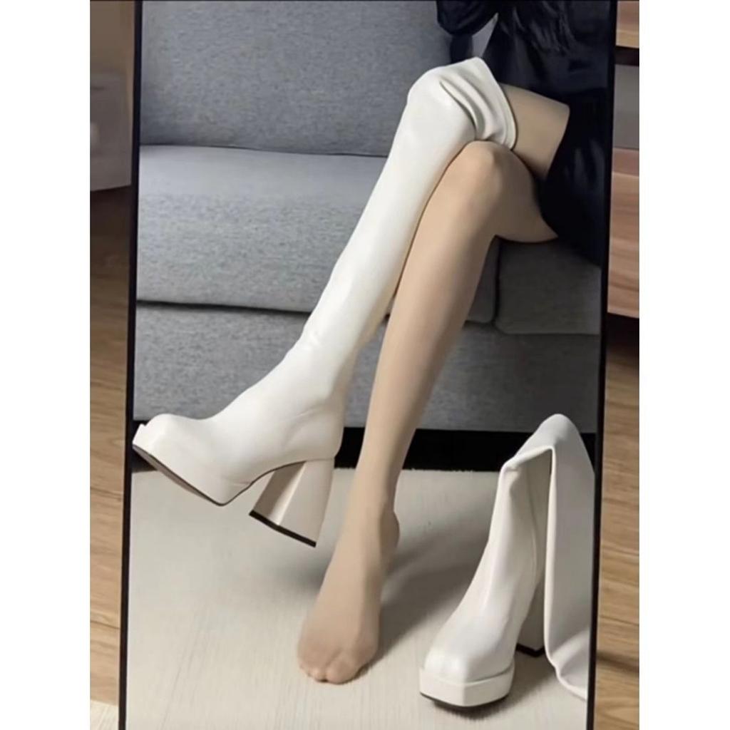 Stivali bianchi al ginocchio da donna autunno 2025 nuovi stivali con tacco spesso piccoli versatili elastici impermeabili stivali alti fino al tavolo