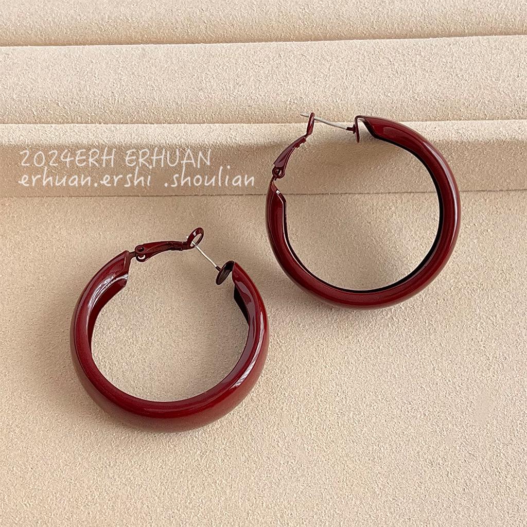 

Ankela Red Geometric Lacquer Hoop Earrings - Enhances Delicate Features with Retro Hong Kong Style