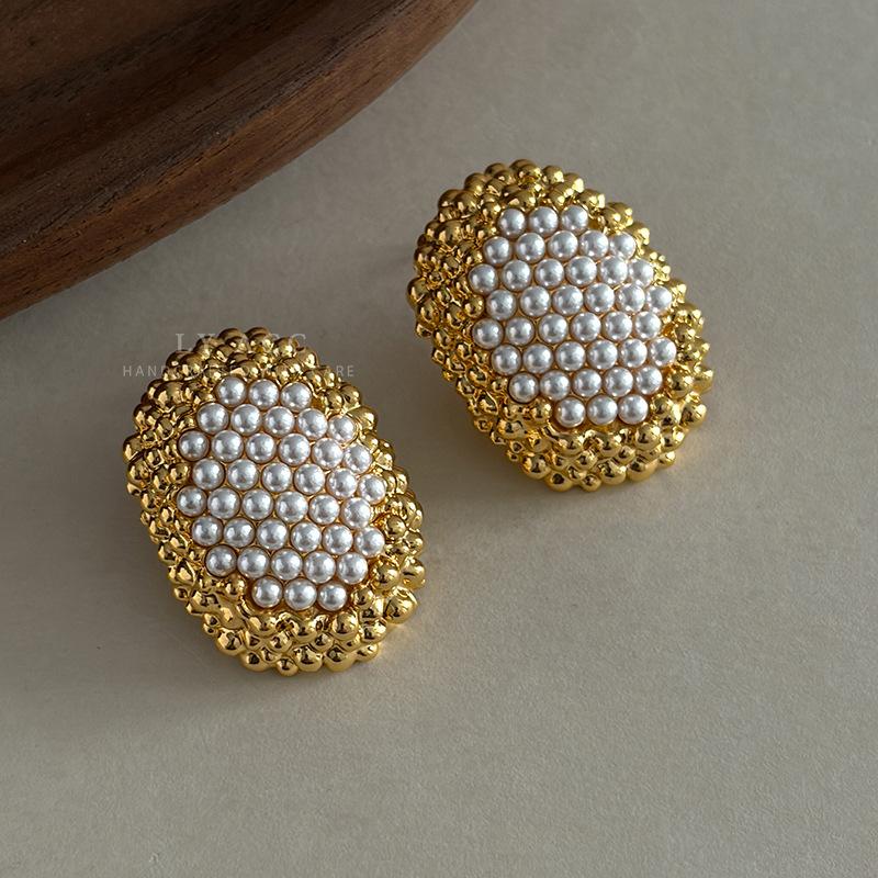 French retro pearl stud earrings warm and full woven earrings high-end light luxury design gentle and noble versatile earrings