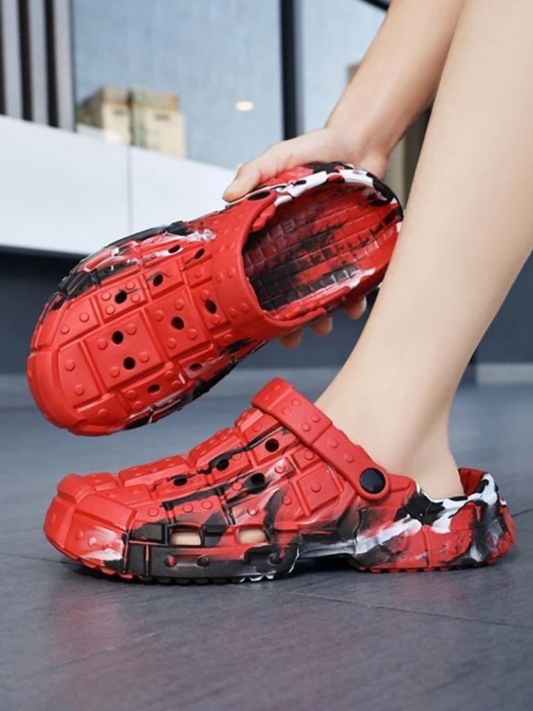 Hole Men's Shoe Platform Beach Cheap Shoes Liquidation Slides Trend 2025 Comfortable Clappers Low Price Y2k Male Slipper