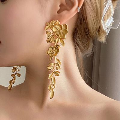 Exaggerated Golden Flower Earrings Women's Middle-aged Retro Earrings Long Earrings