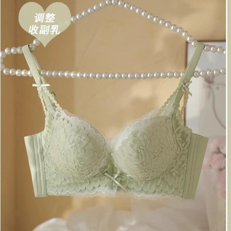 Women Elegant Cream Lace Wireless Bra with Scalloped Trim