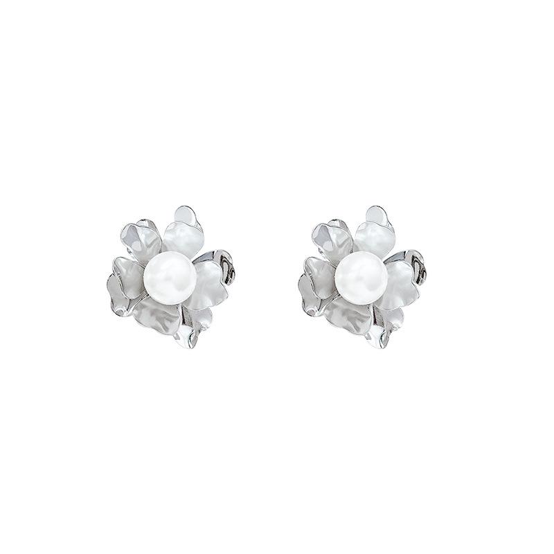 Luxury Pearl Flower Stud Earrings: Chic European & American Metallic Design for Women