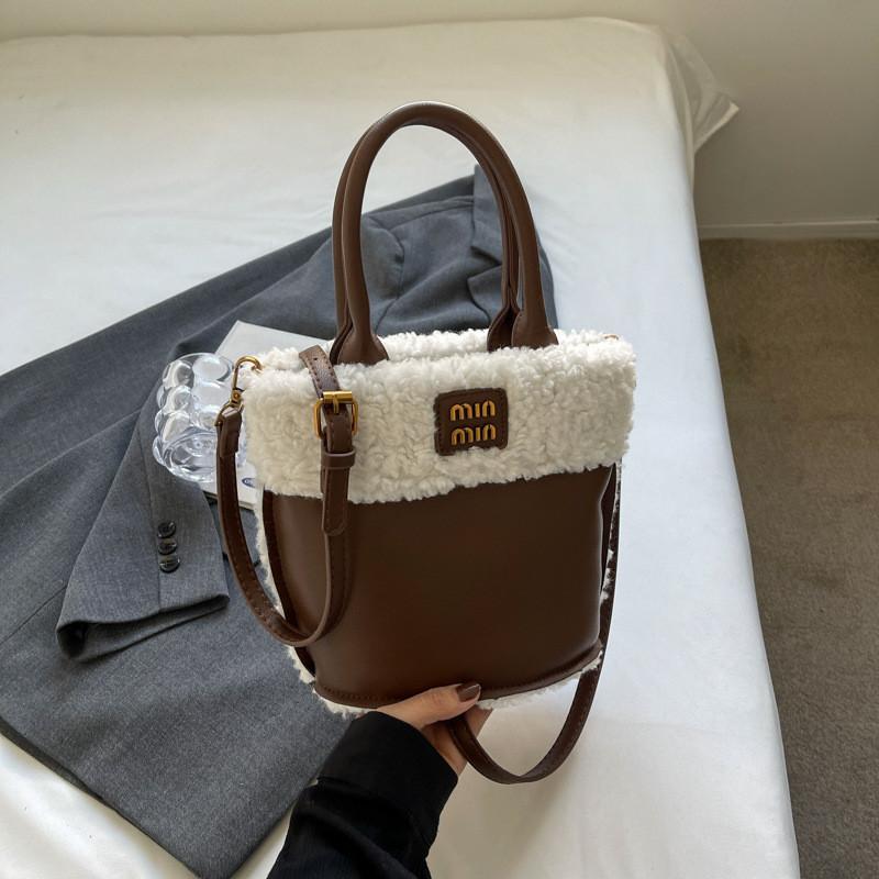 Stylish Plush Shoulder Bag With Cross-border Trend 2023 New Winter Collection Chic And Unique
