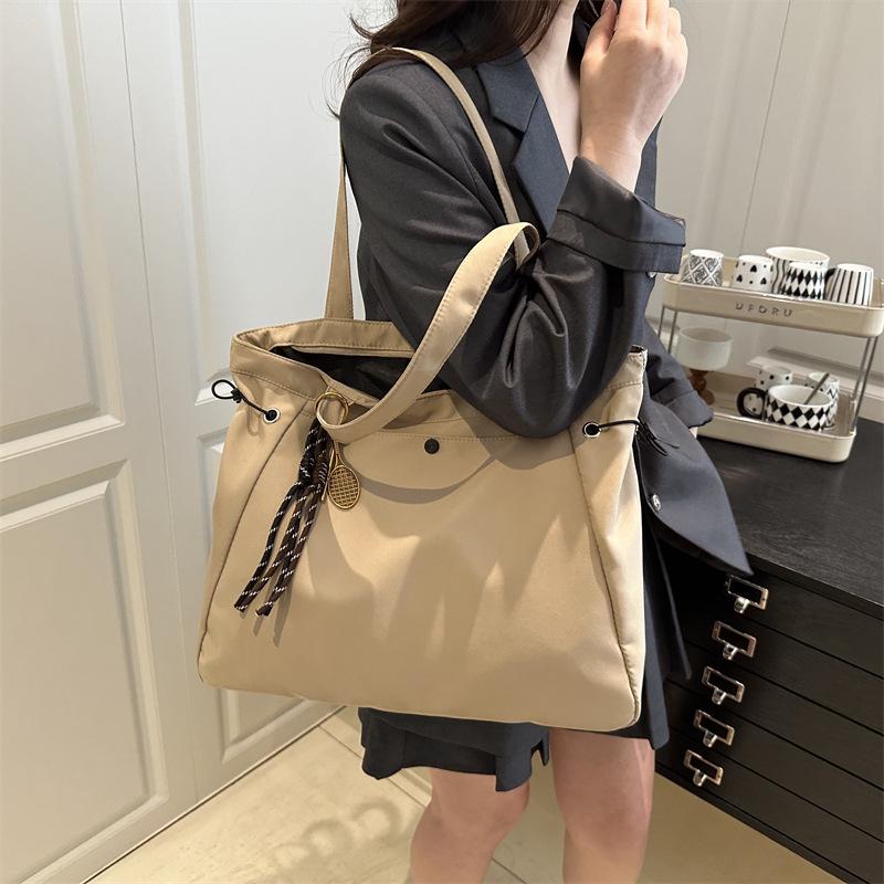 The New Pleated Strap Is Popular This Year, Large-capacity Summer Pendant, Solid Color Shoulder Tote Shoulder Bag.