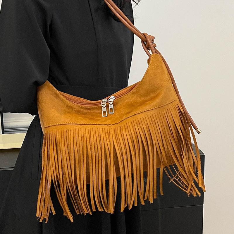 Large Capacity Retro Versatile Tote Bag New Trendy and Fashionable Crossbody Bag Ins Niche Tassel Bucket Bag