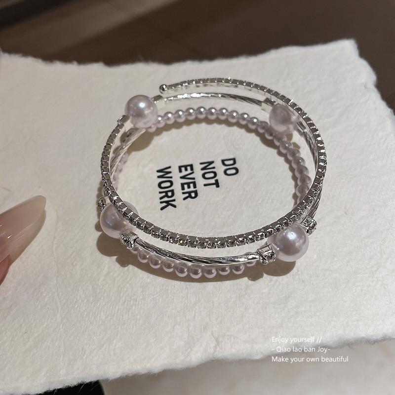 French Pearl Bracelet With Rhinestone Embellishments For Elegant Fashion Accessories
