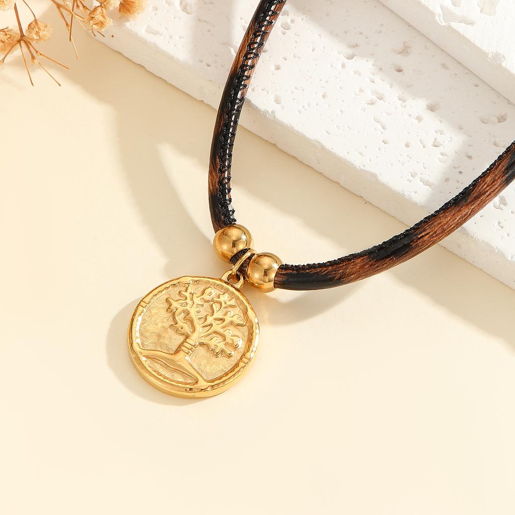 Atoztide Exaggerated Shell Conch Flower Pendant Necklace for Women Trendy Leopard-Print Necklace Stainless Steel Jewelry Gift