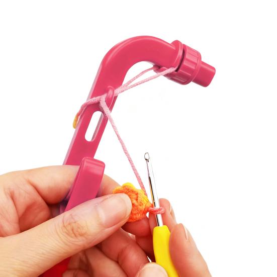 1 Set Crochet Holder Beginners Crochet Helper 3 In 1 Crochet Yarn Tension Regulator Yarn Guide Relive Hand Fatigue Pain Gift for Crocheters Knitters