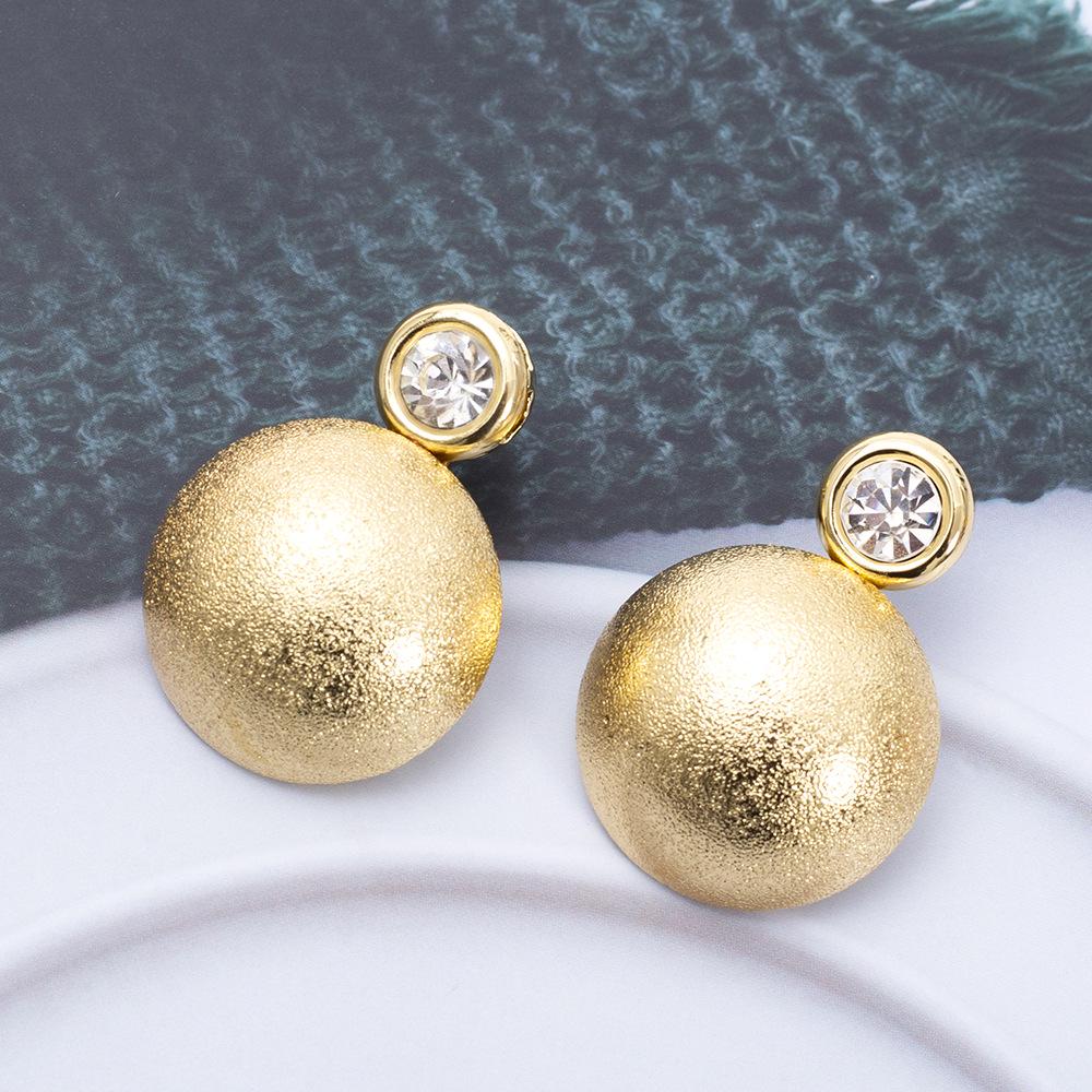 

Korean Ladybug Design Geometric Pitted Metal Stud Earrings for Women золотий