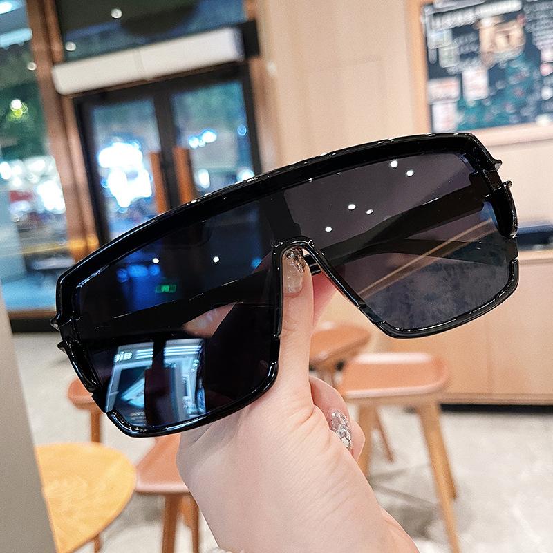 Luxury Y2K Sunglasses Women Men Vintage Punk Big Frame Shades Sport Riding Goggle UV400 Trendy Designer