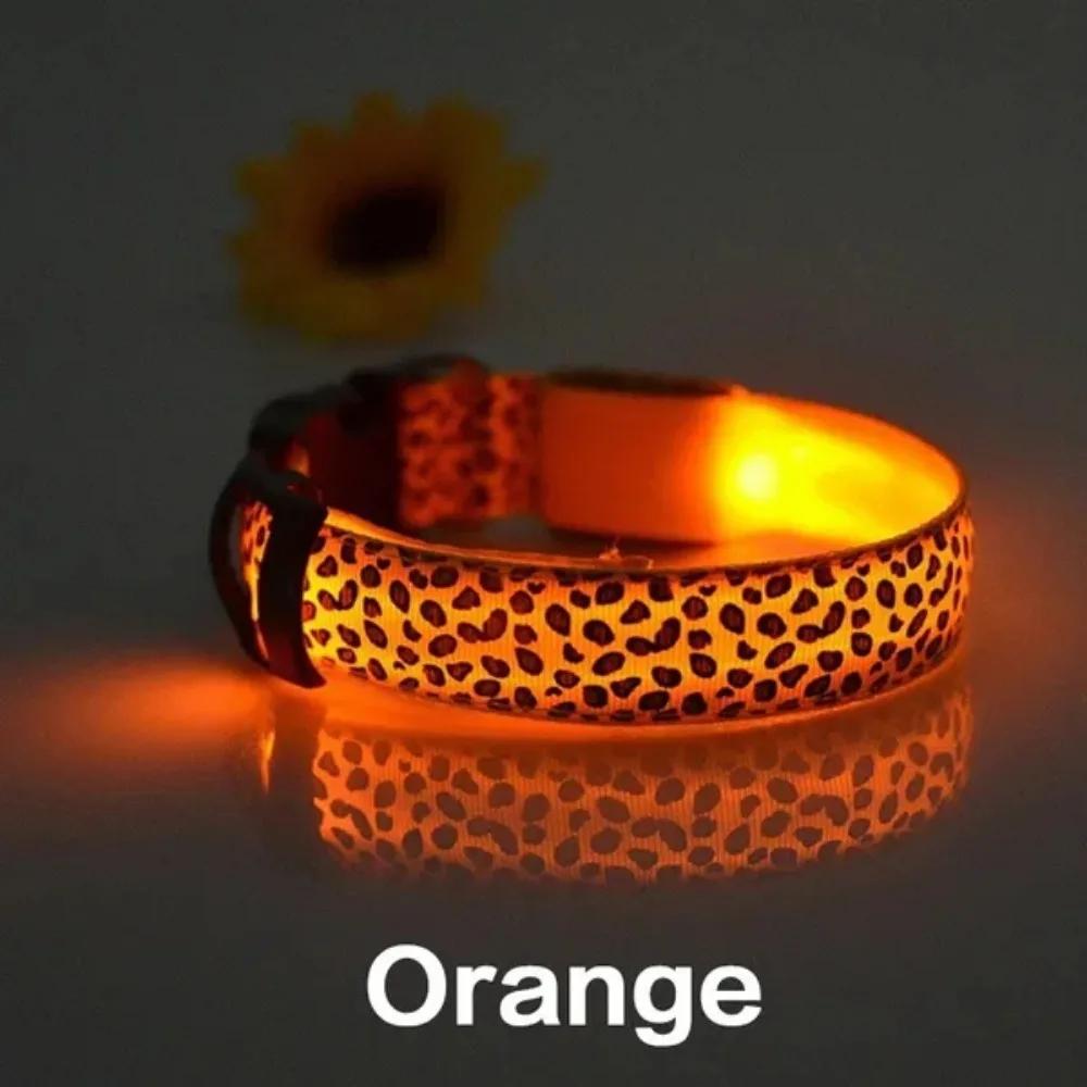 

Леопардовый светодиодный ошейник для собак, светящийся регулируемый светящийся ошейник для собак, ночной безопасный нейлоновый ошейник для домашних животных, светящийся светодиодный яркий ошейник для собак L оранжевый