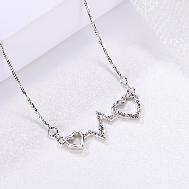 BELLA BOX A fashionable, simple and diamond-encrusted design gift zircon heart-shaped pendant