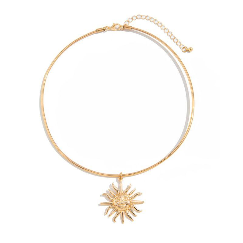 

Face Sun Pendant Choker Necklace for Women, European and American Exaggerated Trendy Niche Design, Unique Stage Matching Accessory Gold