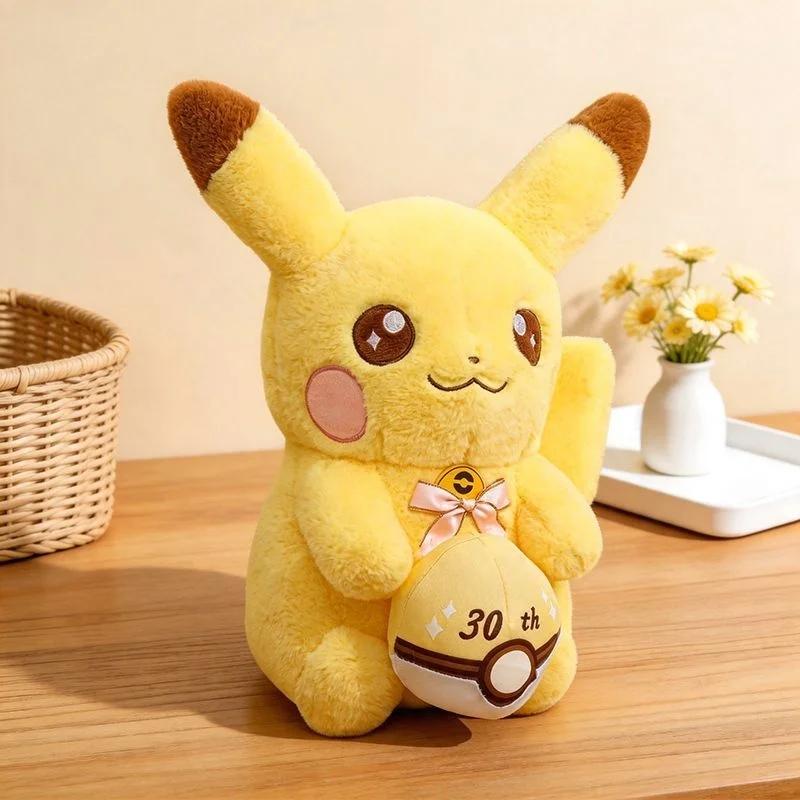 Soft Fluffy Anniversary Pikachu Stuffed Doll Holding Poke Ball Bow Design 3550Cm Anime Plush Toy For Sofa Ornament Fans Gift