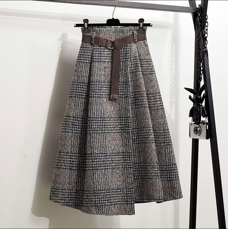 Vintage Dresses Match High-waisted, Slimming Mid-length Dresses