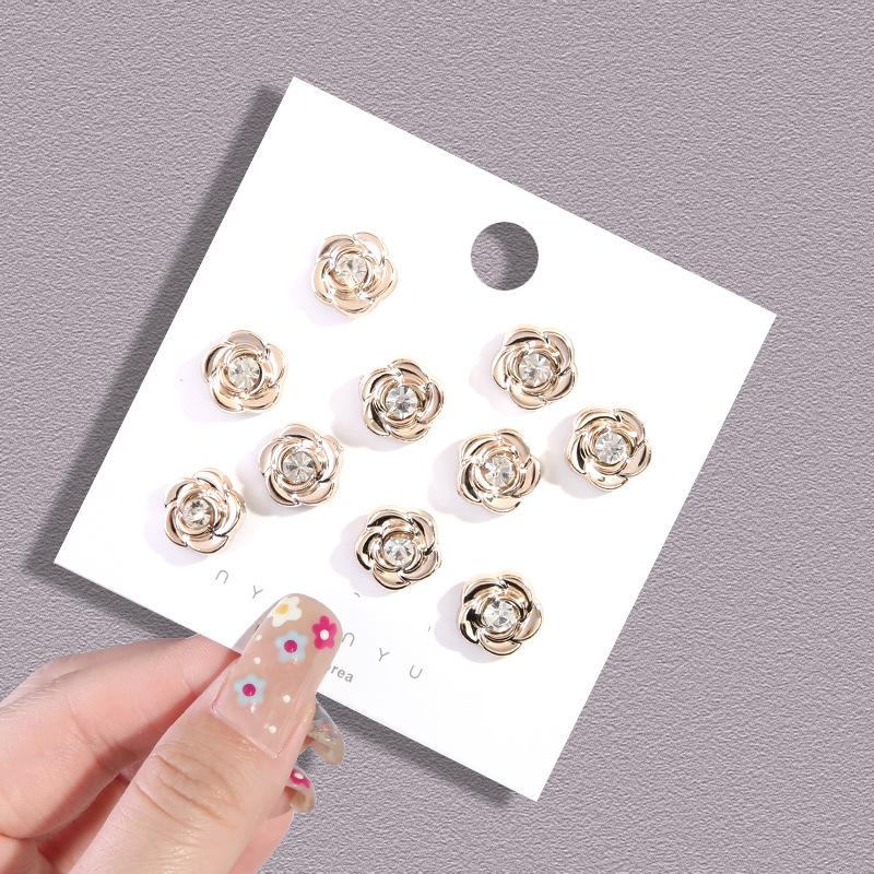 Trousers Are Rolled Edge Stickers, Pants Are Rolled Edge Fixed, Invisible Hidden Buttons Are Closed, and Seam-free Buttons Are Available.