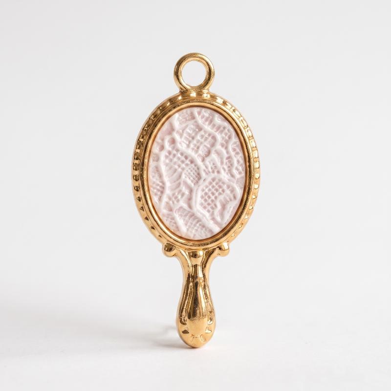 French-Style Powder Lace Pendant Delicately Dripping Oil Exquisitely Gold-Edged A Retro Girlish Accessory A Charming Design.