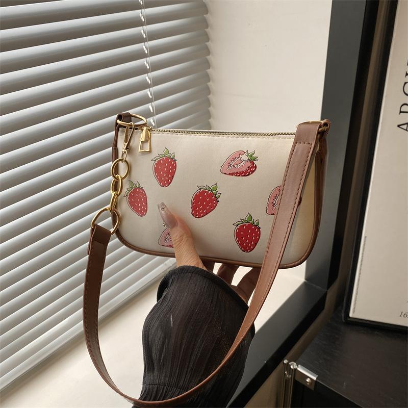 

Новая красивая повседневная сумка-багет с клубничным принтом на цепочке через плечо/подмышку, милая ручная сумка коричневый