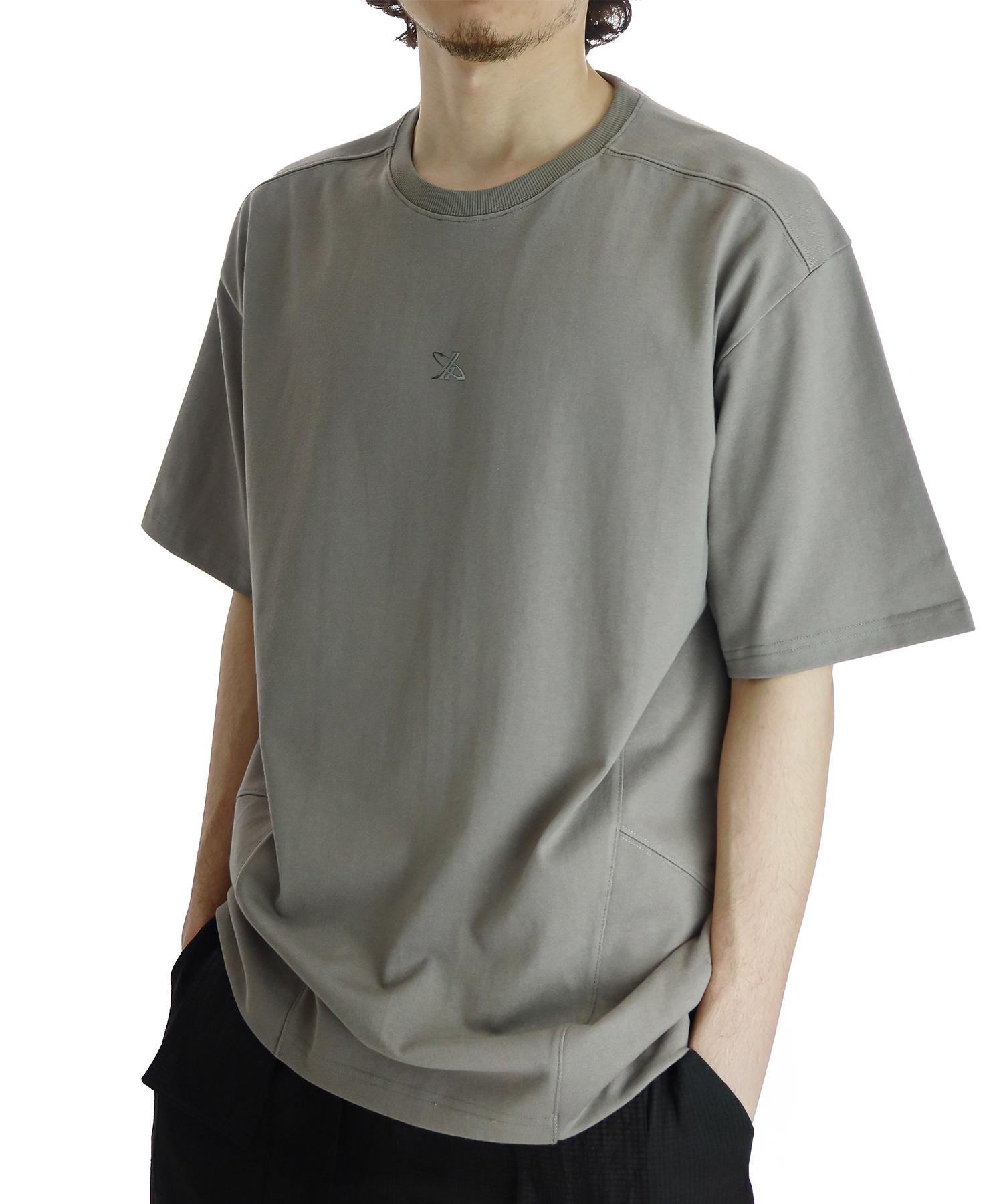 Just Haeng 12-Count Cut-Out Newtro Logo Silver Ash Brown Round Short Sleeve Tee L