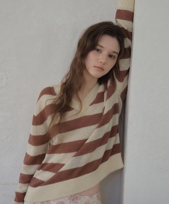 Aueonoseuteljia Hairy Stripe V-Neck Knit_Brick Mocha(Oc26Kn13)