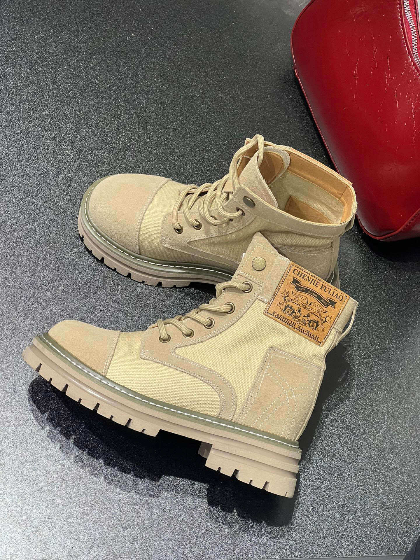 

Кожаные мартинсы на скрытой платформе, женские новые парусиновые дезерты, весенне-осенние одинарные ботинки, маленькие короткие ботинки осень-зима 2025 40 бежевый