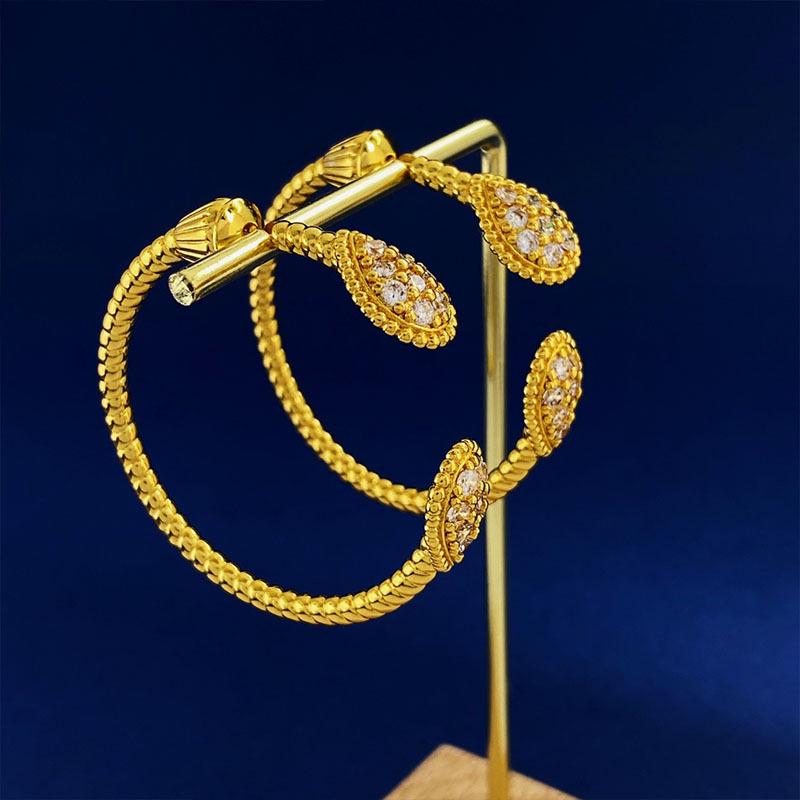 

Elegant European & American Teardrop Earrings: Chic C-Shape, Light Luxury, Star-Featured Design for Women золотой