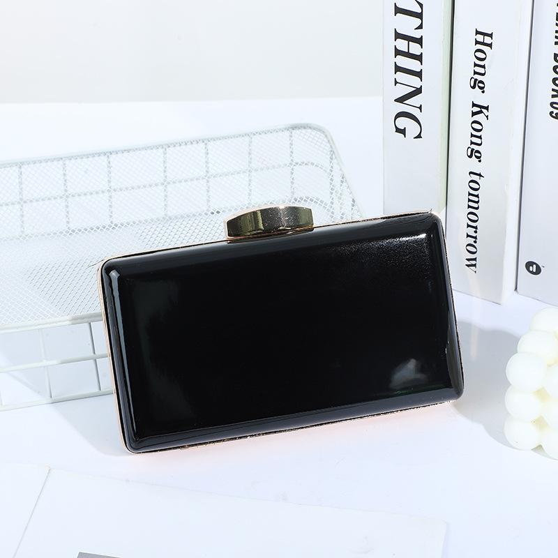 

Новый модный женский стиль от Diansheng, держащая в руке портативную банкетную сумку на одно плечо 19*4*10.5 чёрный