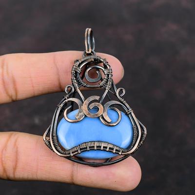 Wisiorek z opalem Owyhee Blue, owinięty drutem miedzianym, ręcznie robiony wisiorek z kamieniem szlachetnym, miedziana biżuteria, wisiorek boho, biżuteria z opalem Owyhee Blue na prezent