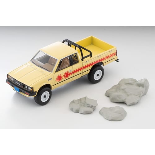 TOMYTEC Tomica Limited Vintage Neo LV-N321a Nissan 4x4 King Cab Truck (Gelb, Nordamerikanische Spezifikation) - Komplett montiert