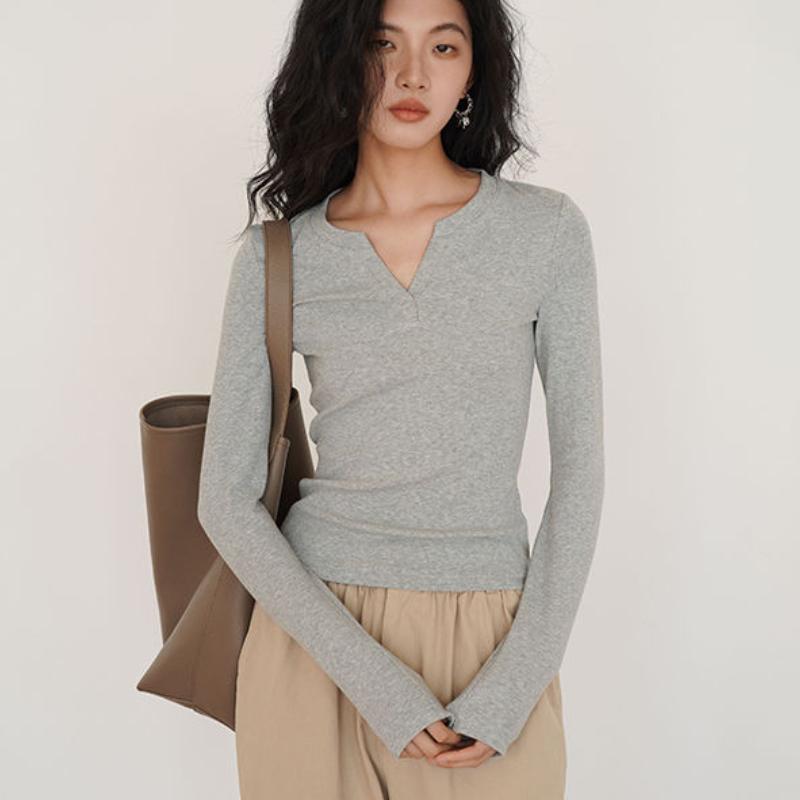 

Flower Gray V-neck Regular Shoulder Knit Base Layer Top Women s Early Autumn Solid Color Inner Long Sleeve T-shirt For Women S світло-сірого кольору