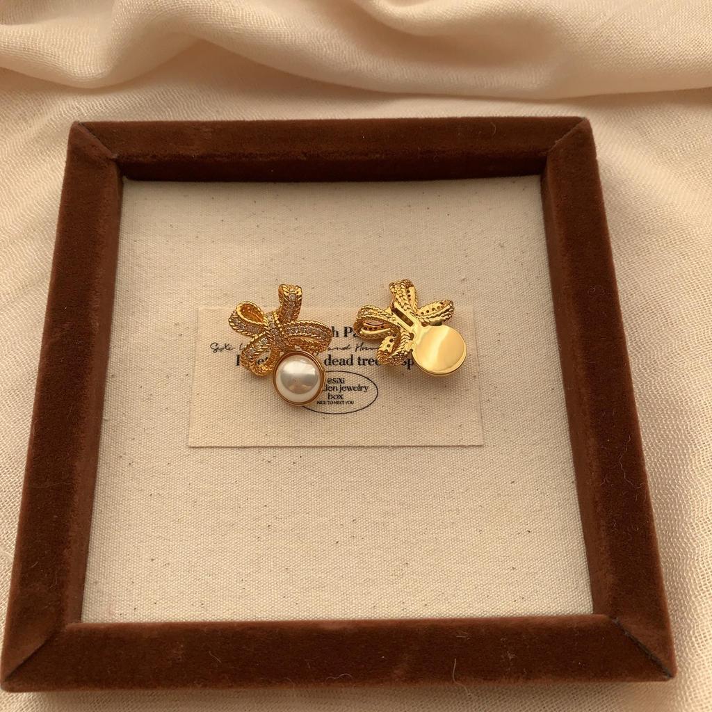 Romantic Bow Inlaid Rhinestone Pearl Stud Earrings Retro Elegant Exquisite Three-Dimensional Niche Earrings